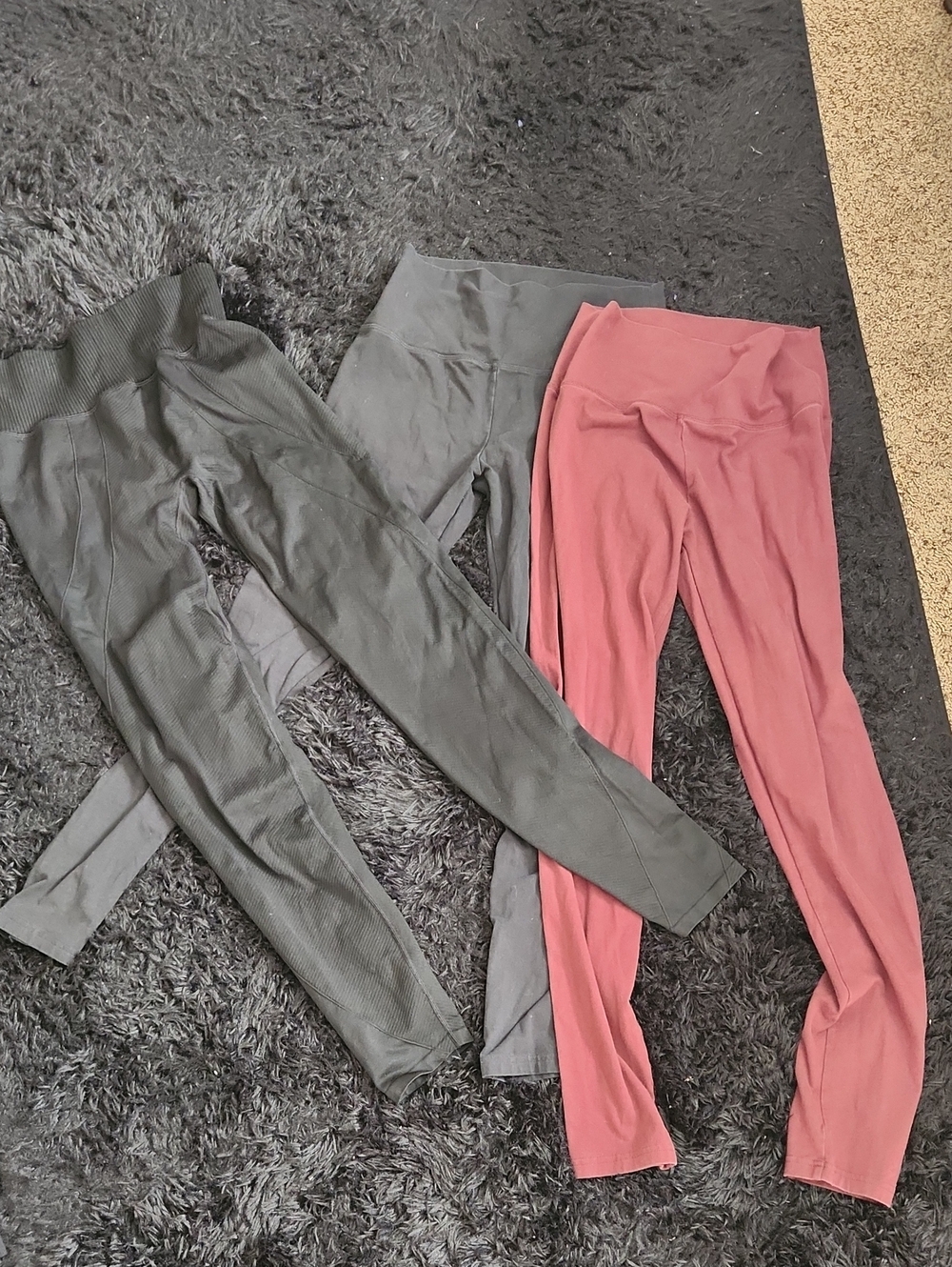 3 Pairs! Women’s High-Waist Leggings - Black, Black, Maroon 2 Pairs Are Aerie B